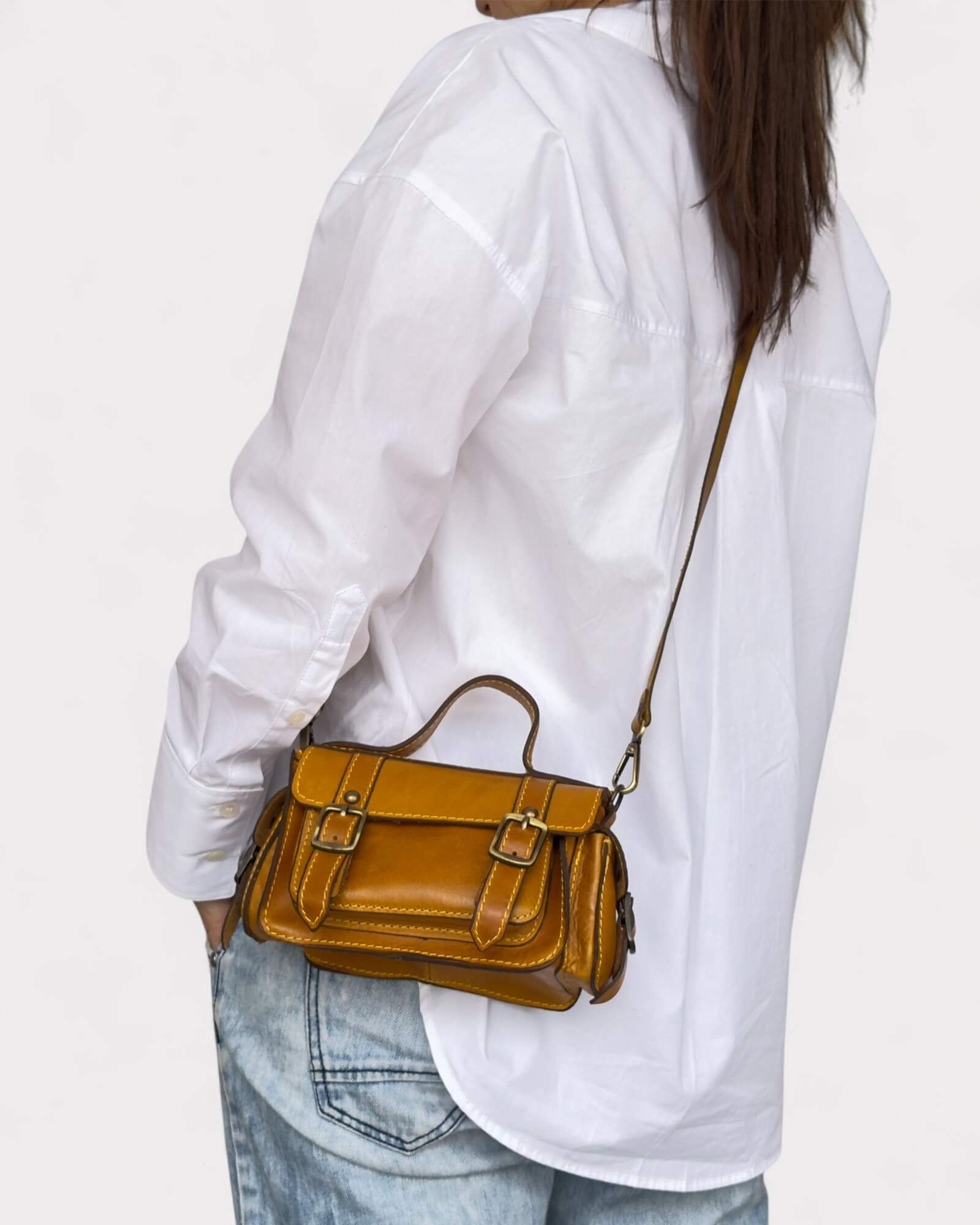 cuoio crossbody satchel crete a1 model wearing crossbody side  view