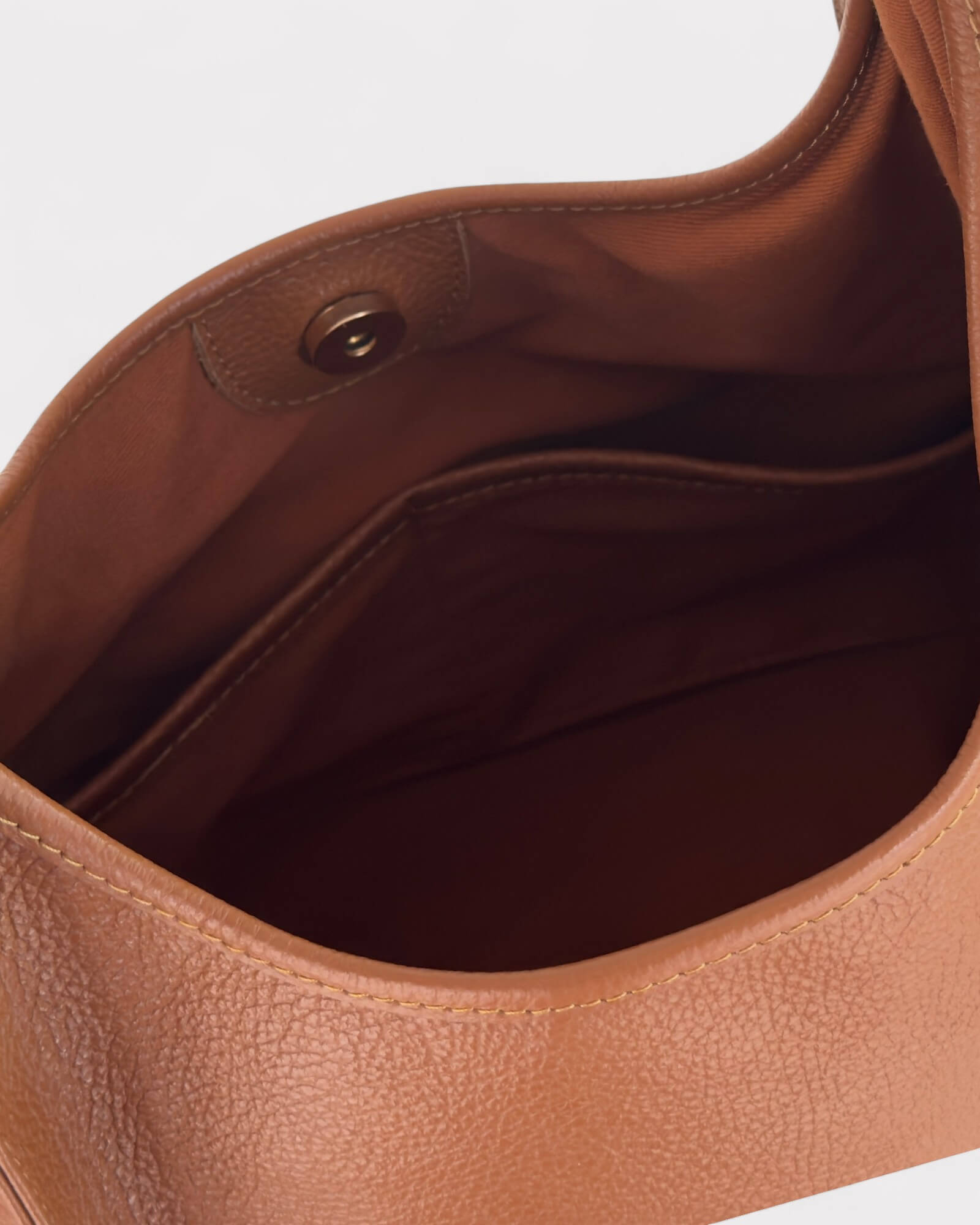Tan Leather Shoulder Bag – Slouchy Hobo with Zipper Pocket